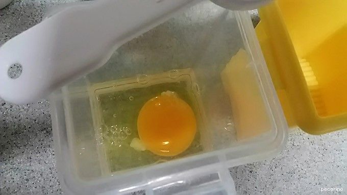 水と卵を投入して混ぜます